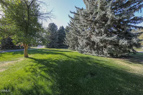 Exterior - 32 Captain Leach Dr, Mandan, ND 58554 photo 13 of 15