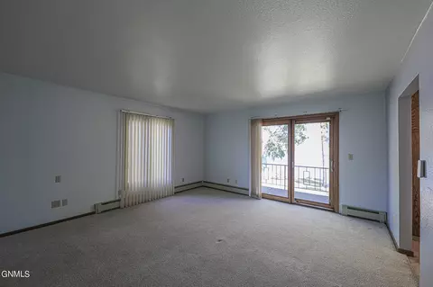 Living - 32 Captain Leach Dr, Mandan, ND 58554 photo 6 of 12