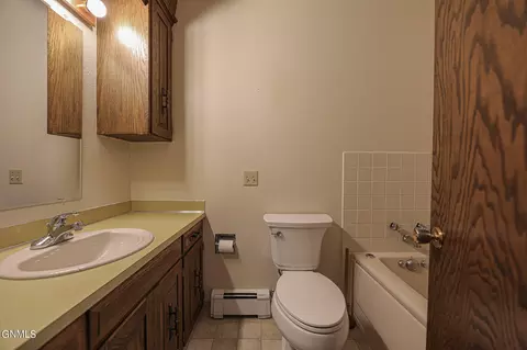 Bath - 32 Captain Leach Dr, Mandan, ND 58554 photo 3 of 5