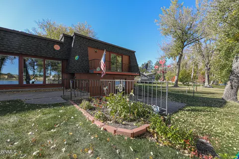 Exterior - 32 Captain Leach Dr, Mandan, ND 58554 photo 7 of 15