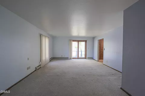 Living - 32 Captain Leach Dr, Mandan, ND 58554 photo 7 of 12