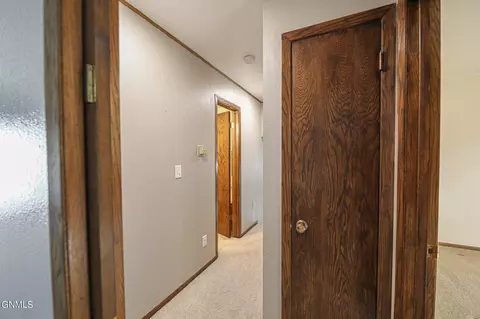 Entry Way - 32 Captain Leach Dr, Mandan, ND 58554 photo 3 of 6