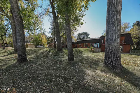 Exterior - 32 Captain Leach Dr, Mandan, ND 58554 photo 9 of 15