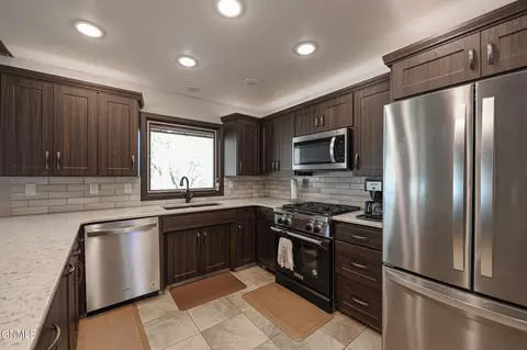 Kitchen - 32 Captain Leach Dr, Mandan, ND 58554 photo 1 of 6