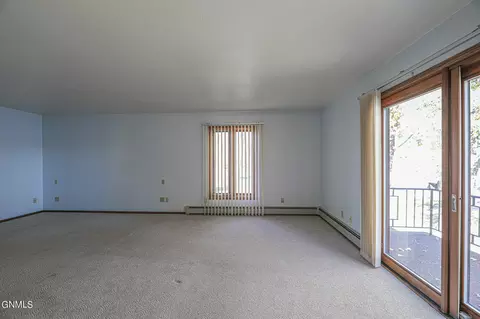 Living - 32 Captain Leach Dr, Mandan, ND 58554 photo 8 of 12