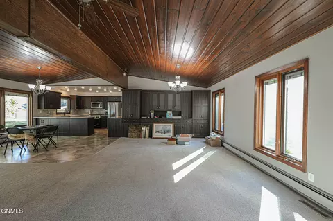 Living - 32 Captain Leach Dr, Mandan, ND 58554 photo 3 of 12