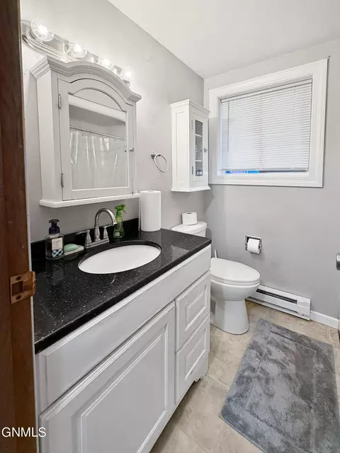 Bath - 1805 13th Ave W, Williston, ND 58801 photo 1 of 1