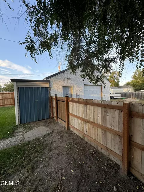 1012 7th Ave W, Williston, ND 58801 photo 23