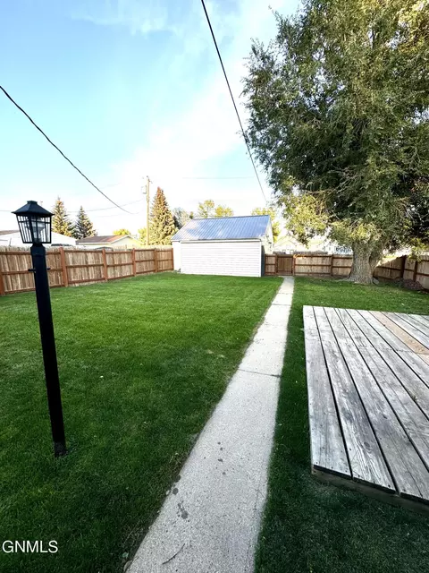 1012 7th Ave W, Williston, ND 58801 photo 12