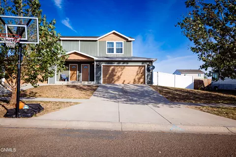 3302 10th Ave NE, Watford City, ND 58854