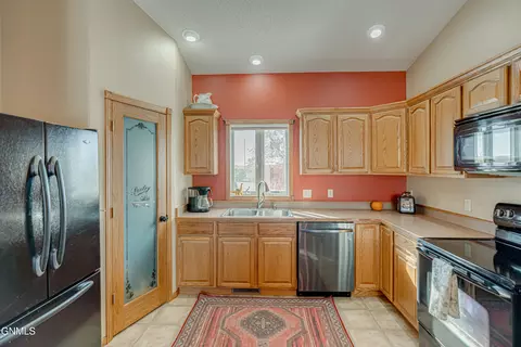 Kitchen - 7600 22nd Ave SE, Bismarck, ND 58504 photo 3 of 6