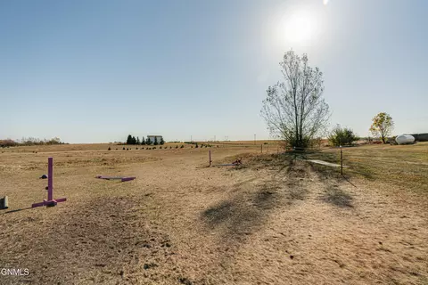 Exterior - 7600 22nd Ave SE, Bismarck, ND 58504 photo 3 of 31