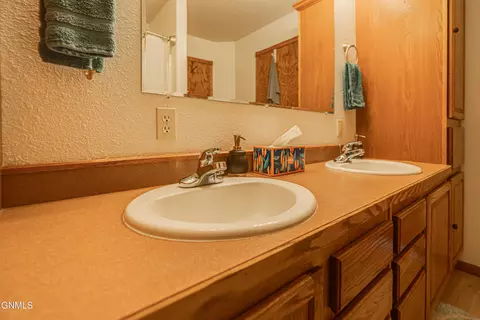 Bath - 7600 22nd Ave SE, Bismarck, ND 58504 photo 4 of 7
