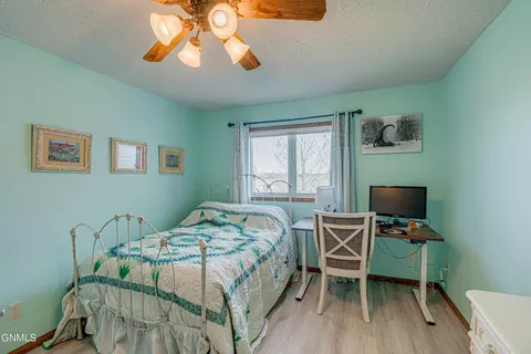 Bedroom - 7600 22nd Ave SE, Bismarck, ND 58504 photo 1 of 5