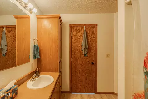 Bath - 7600 22nd Ave SE, Bismarck, ND 58504 photo 3 of 7