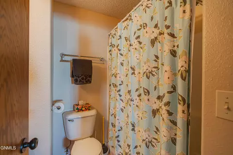 Bath - 7600 22nd Ave SE, Bismarck, ND 58504 photo 5 of 7