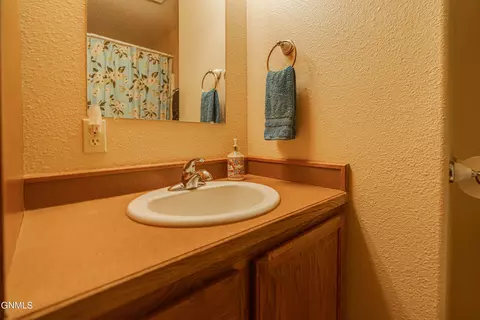 Bath - 7600 22nd Ave SE, Bismarck, ND 58504 photo 6 of 7