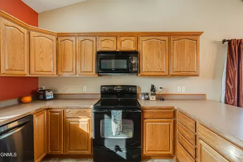 Kitchen - 7600 22nd Ave SE, Bismarck, ND 58504 photo 4 of 6