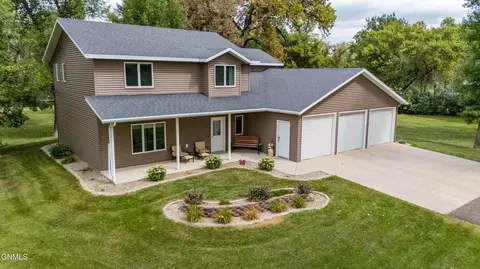 4501 Huber Dr, Bismarck, ND 58504
