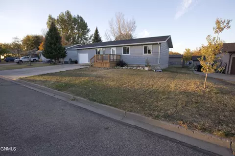 58 Custer Dr, Lincoln, ND 58504 photo 2