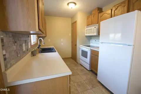 58 Custer Dr, Lincoln, ND 58504 photo 8