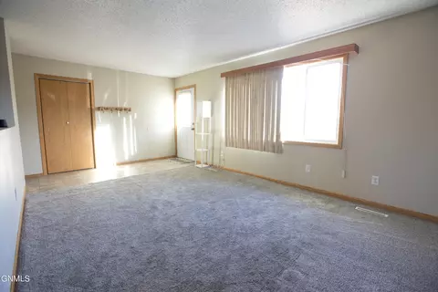 58 Custer Dr, Lincoln, ND 58504 photo 5