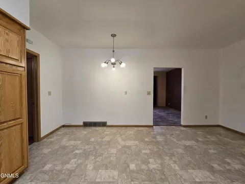 112 Lamborn Ave, Stanton, ND 58571 photo 5