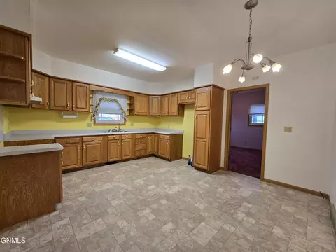 112 Lamborn Ave, Stanton, ND 58571 photo 3