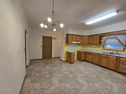 112 Lamborn Ave, Stanton, ND 58571 photo 4