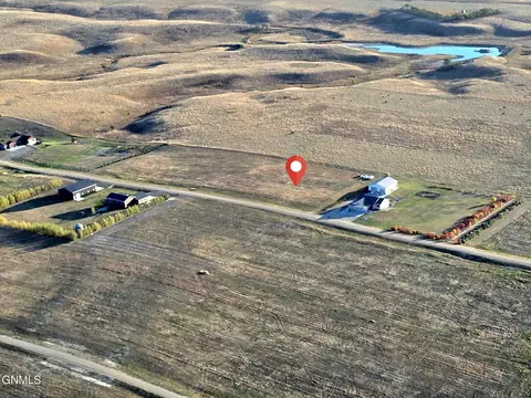 664 Harmony Lp, Hazen, ND 58545 photo 2