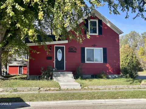 423 5th Ave NW, Jamestown, ND 58401