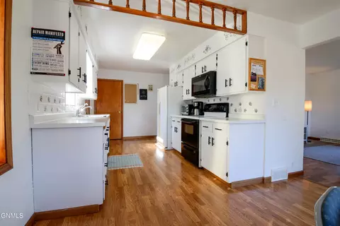 820 Main St, Stanton, ND 58571 photo 8