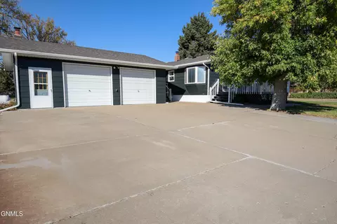 820 Main St, Stanton, ND 58571 photo 2