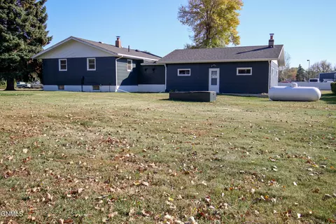 820 Main St, Stanton, ND 58571 photo 3