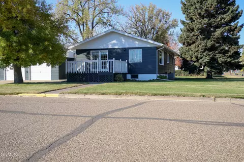 820 Main St, Stanton, ND 58571