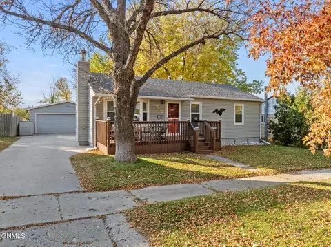 1432 9th St Sw St SW, Minot, ND 58701