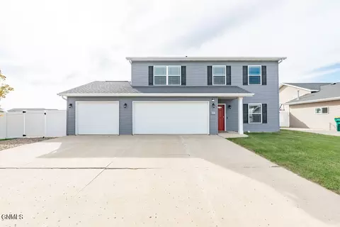 318 Brandenburg Loop, Bismarck, ND 58504