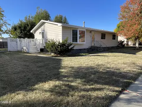 416 22nd St E, Williston, ND 58801
