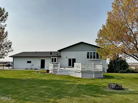 218 37th Ave SE, Williston, ND 58801 photo 2