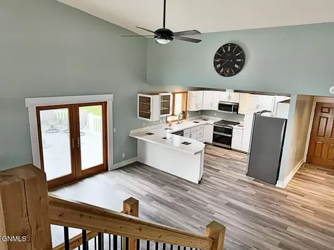 218 37th Ave SE, Williston, ND 58801 photo 21