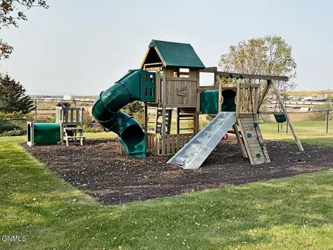 218 37th Ave SE, Williston, ND 58801 photo 7