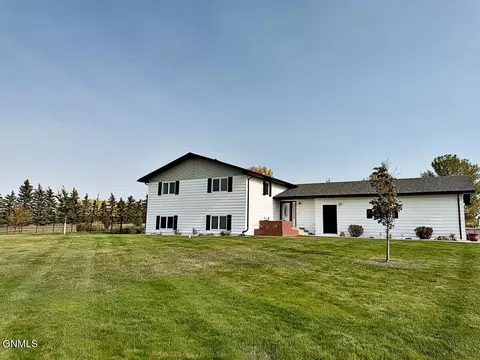 218 37th Ave SE, Williston, ND 58801