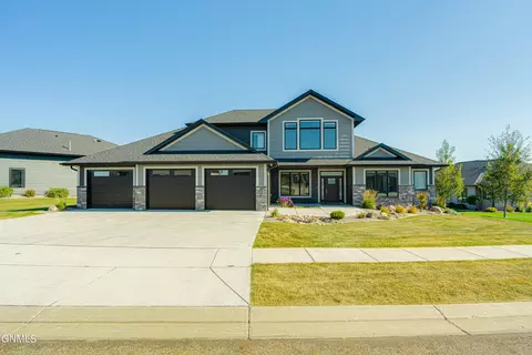 5817 Crested Butte Rd, Bismarck, ND 58503