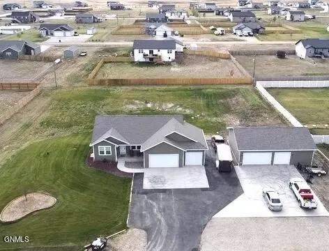 13672 Hawthorne Loop NW, Williston, ND 58801