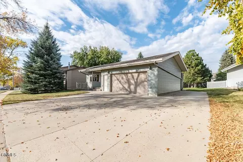 1900 Xavier St, Bismarck, ND 58501 photo 2