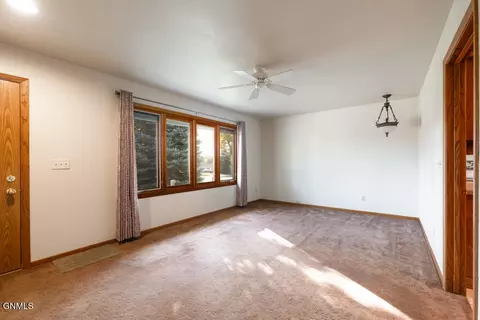 1900 Xavier St, Bismarck, ND 58501 photo 5