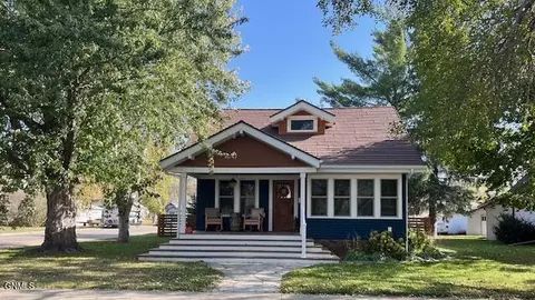 722 1st Ave N, Jamestown, ND 58401