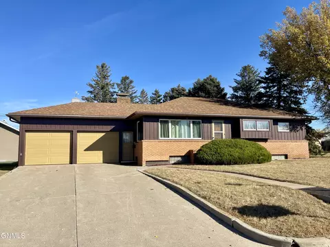 1419 11th St SE, Jamestown, ND 58401