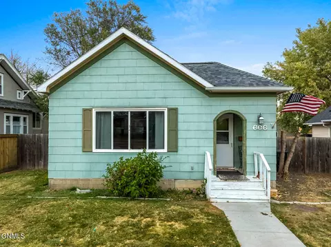 606 3rd Ave E, Williston, ND 58801