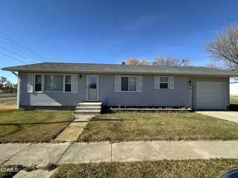 24 S 12th St, Wishek, ND 58495